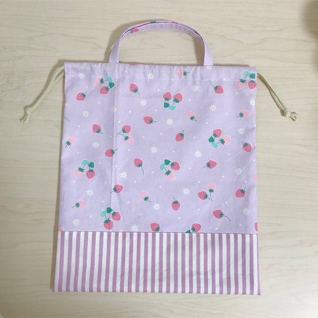 【ゆう様専用】リボン&お花パープル/いちごパープル 体操着袋2点 ハンドメイドのキッズ/ベビー(外出用品)の商品写真