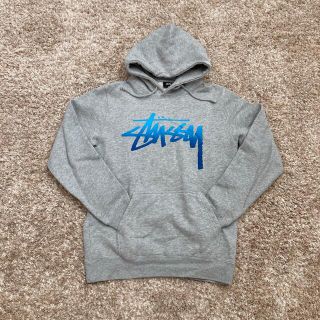 ステューシー(STUSSY)のSTUSSY ステューシー　ロゴパーカー　美品(パーカー)