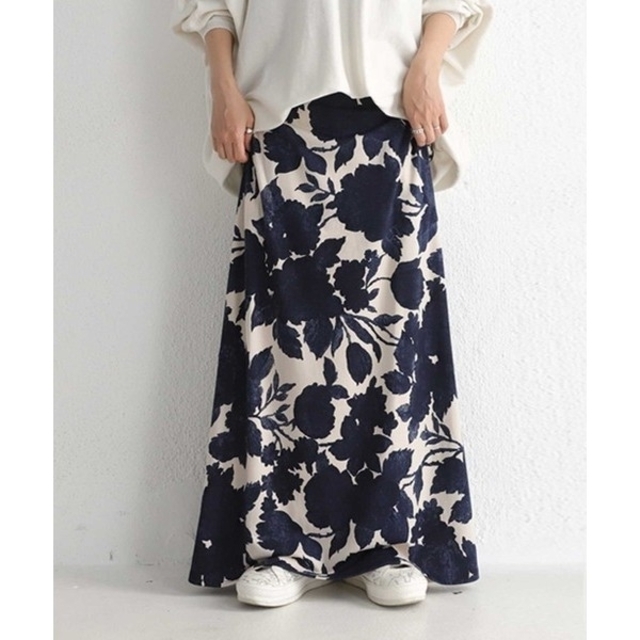 antiqua(アンティカ)のアンティカ  花柄  ロングスカート ネイビー レディースのスカート(ロングスカート)の商品写真