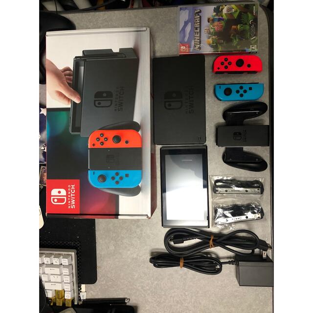 Nintendo Switch(ニンテンドースイッチ)のSwitch本体　マイクラ付き　難あり！ エンタメ/ホビーのゲームソフト/ゲーム機本体(家庭用ゲーム機本体)の商品写真