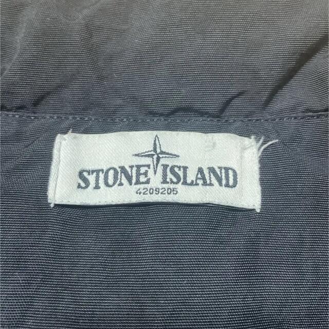 STONE ISLAND(ストーンアイランド)の美品　ストーンアイランド　ダウンベスト　Sサイズ　ブラック メンズのジャケット/アウター(ダウンベスト)の商品写真