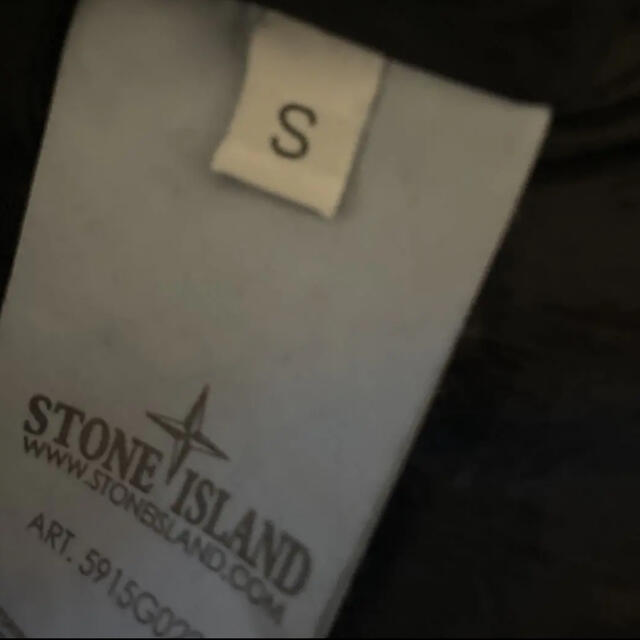 STONE ISLAND(ストーンアイランド)の美品　ストーンアイランド　ダウンベスト　Sサイズ　ブラック メンズのジャケット/アウター(ダウンベスト)の商品写真