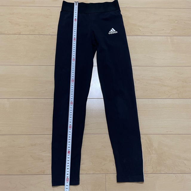 adidas(アディダス)のadidas 黒 レギンス size150 キッズ/ベビー/マタニティのキッズ服女の子用(90cm~)(パンツ/スパッツ)の商品写真