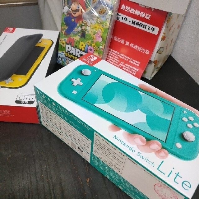 買い保障できる Nintendo Switch 任天堂SwitchLight 新品未使用 自然故障3年ケース付き22年1月購入品 - 家庭用ゲーム機本体