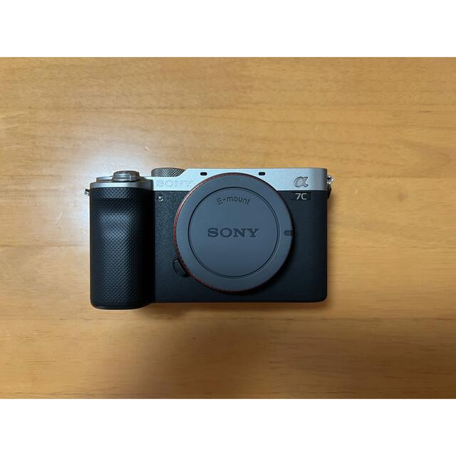 SONY(ソニー)の（美品）SONY α7C ズームレンズキット ILCE-7CL(S) スマホ/家電/カメラのカメラ(ミラーレス一眼)の商品写真