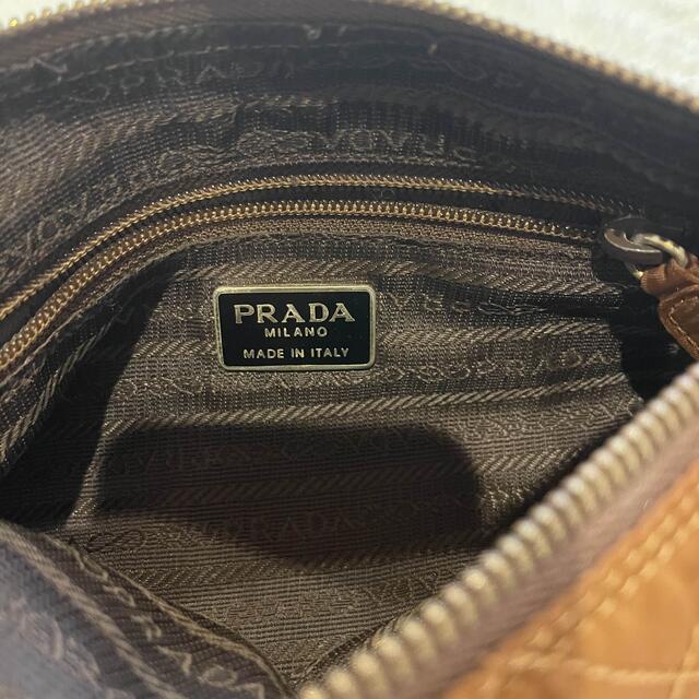 PRADA(プラダ)のPRADA  プラダ　チェーンショルダーバッグ チェーン 三角ロゴ　キルティング レディースのバッグ(ショルダーバッグ)の商品写真