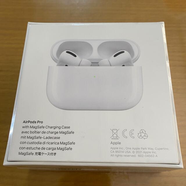 Apple(アップル)の新品未開封　AirPods Pro MagSafe対応ケース版 スマホ/家電/カメラのオーディオ機器(ヘッドフォン/イヤフォン)の商品写真
