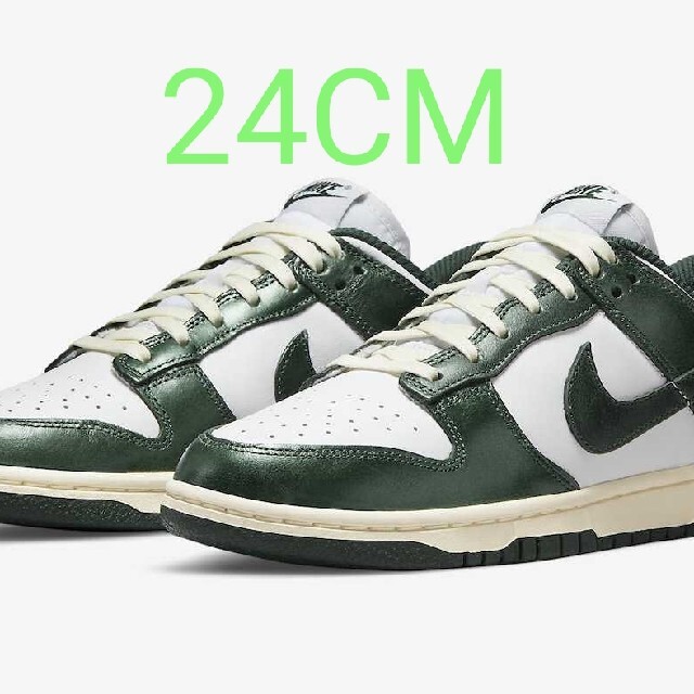 NIKE(ナイキ)のNike WMNS Dunk Low "Vintage Green" メンズの靴/シューズ(スニーカー)の商品写真