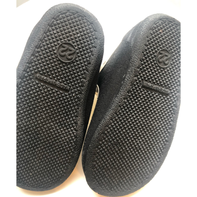 Bonpoint(ボンポワン)のBONTONボントンストラップシューズ黒 キッズ/ベビー/マタニティのベビー靴/シューズ(~14cm)(フラットシューズ)の商品写真