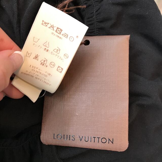 LOUIS VUITTON(ルイヴィトン)の☆未使用品☆ルイヴィトン　カットソー　リボン　ロゴチャーム　黒 レディースのトップス(カットソー(長袖/七分))の商品写真