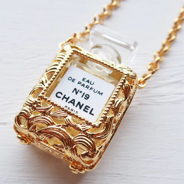 未使用 本物 シャネル CHANEL No.19 香水瓶 ミニボトル ネックレス