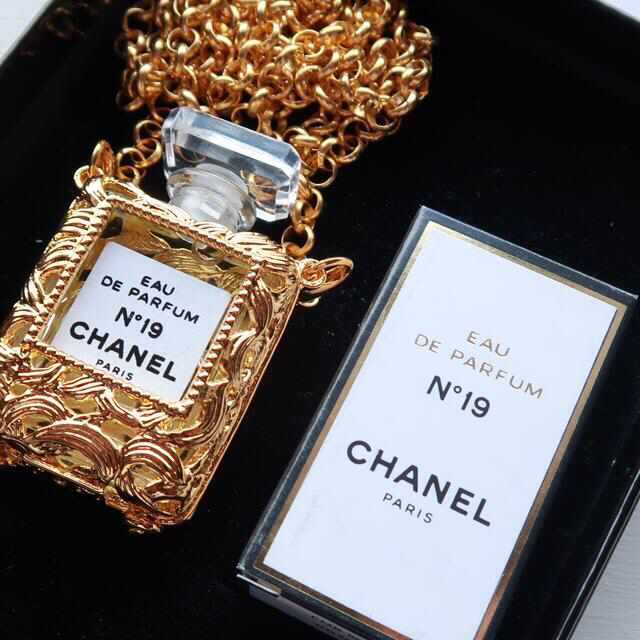 CHANEL - 未使用 本物 シャネル CHANEL No.19 香水瓶 ミニボトル