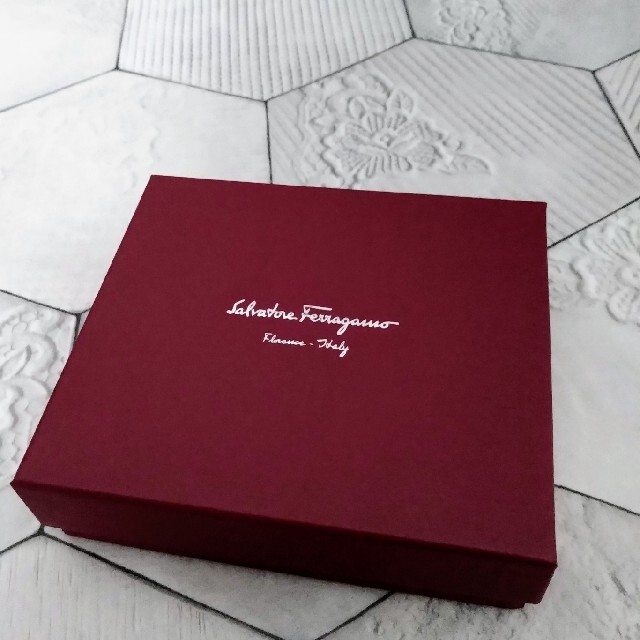 Salvatore Ferragamo(サルヴァトーレフェラガモ)のフェラガモの箱 レディースのバッグ(ショップ袋)の商品写真