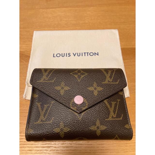 高評価のクリスマスプレゼント VUITTON LOUIS - モノグラム ポルトフォイユ・ヴィクトリーヌ ルイ・ヴィトン 三つ折り財布 財布