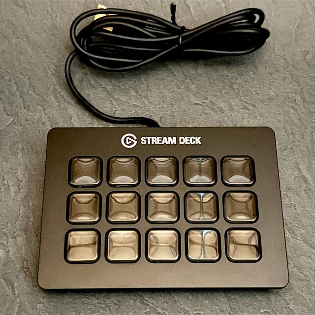 【美品・送料無料】elgato STREAM DECK スマホ/家電/カメラのPC/タブレット(PC周辺機器)の商品写真