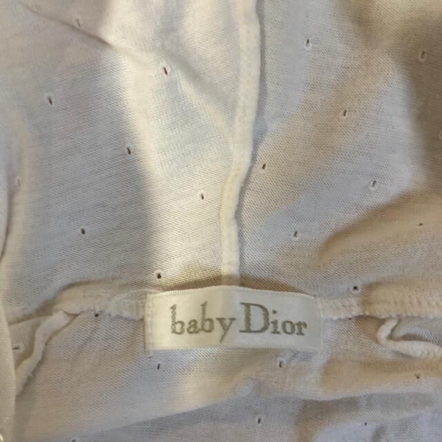 baby Dior(ベビーディオール)のセール❣️Baby Dior 白色　ﾌｰﾄﾞ付きﾊﾟｰｶｰ95ｾﾝﾁ キッズ/ベビー/マタニティのキッズ服女の子用(90cm~)(ジャケット/上着)の商品写真