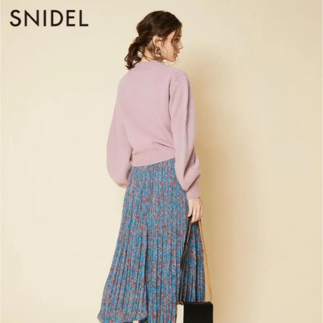 SNIDEL(スナイデル)のsnidel ウール100% セーター　フルーツダイスリーブボリュームニット レディースのトップス(ニット/セーター)の商品写真