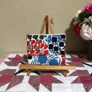 マリメッコ(marimekko)のマリメッコ  生地　ハンドメイド　ポケットティッシュケース付きミニポーチ(ポーチ)