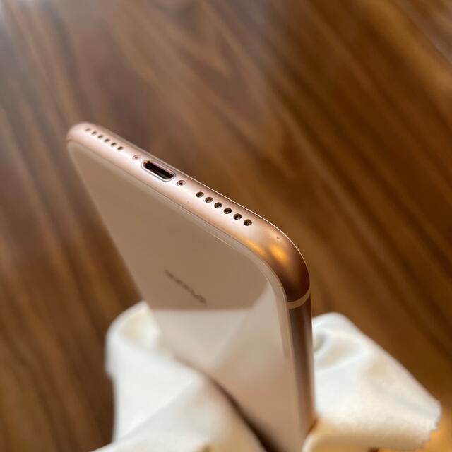 iPhone(アイフォーン)のiphone8 64GB 本体のみ　ゴールド　美品 スマホ/家電/カメラのスマートフォン/携帯電話(スマートフォン本体)の商品写真