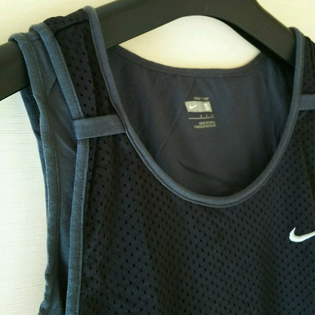 NIKE(ナイキ)のNIKE タンクトップ レディースのトップス(タンクトップ)の商品写真