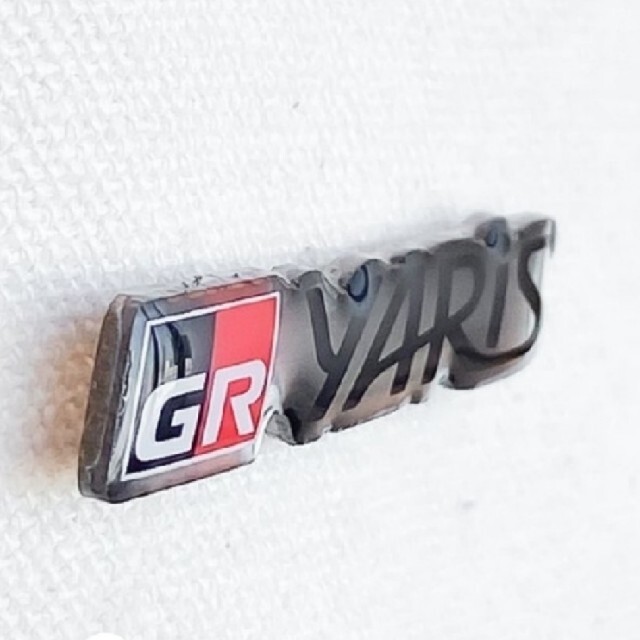 トヨタ(トヨタ)のGR Yaris ピンバッジ ２個セット 自動車/バイクの自動車(車内アクセサリ)の商品写真