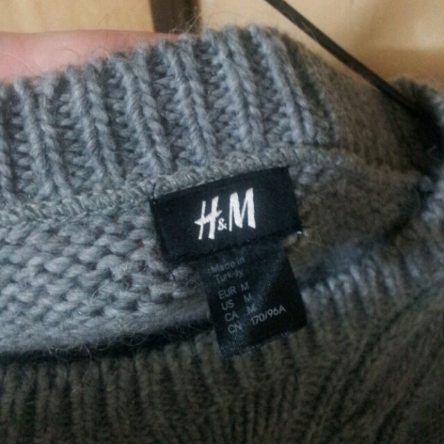 H&M(エイチアンドエム)のH&M グレーのニット レディースのトップス(ニット/セーター)の商品写真