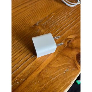 アップル(Apple)の充電アダプタと画面シール(バッテリー/充電器)