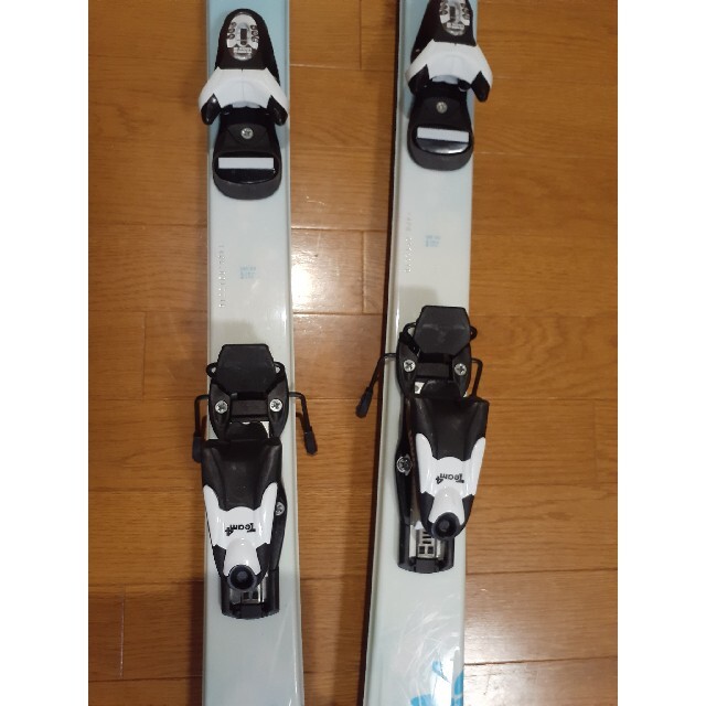 ジュニア スキー板 Little charm 140cm 水色 中古美品 子供の ジュニア スキー板 Little charm 140cm 水色 中古美品 子供の