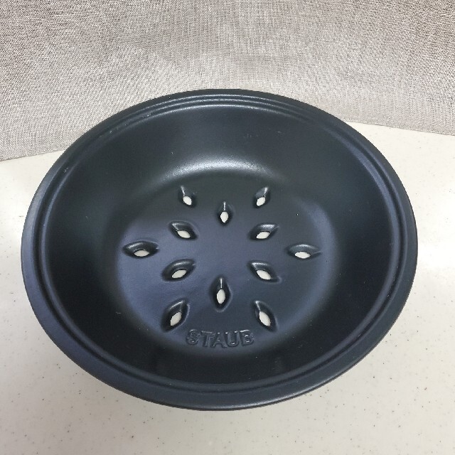 STAUB(ストウブ)の（はるか🖤様専用）STAUB☆セラミックスチーマバスケット（22cm）用 インテリア/住まい/日用品のキッチン/食器(鍋/フライパン)の商品写真