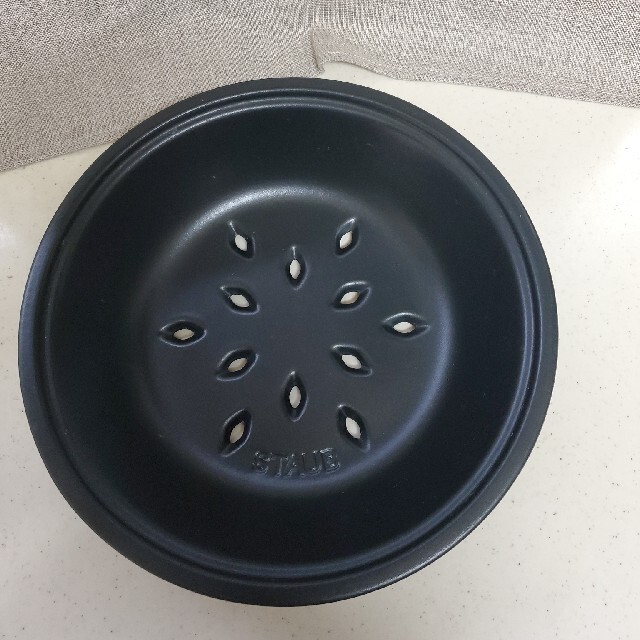 STAUB(ストウブ)の（はるか🖤様専用）STAUB☆セラミックスチーマバスケット（22cm）用 インテリア/住まい/日用品のキッチン/食器(鍋/フライパン)の商品写真