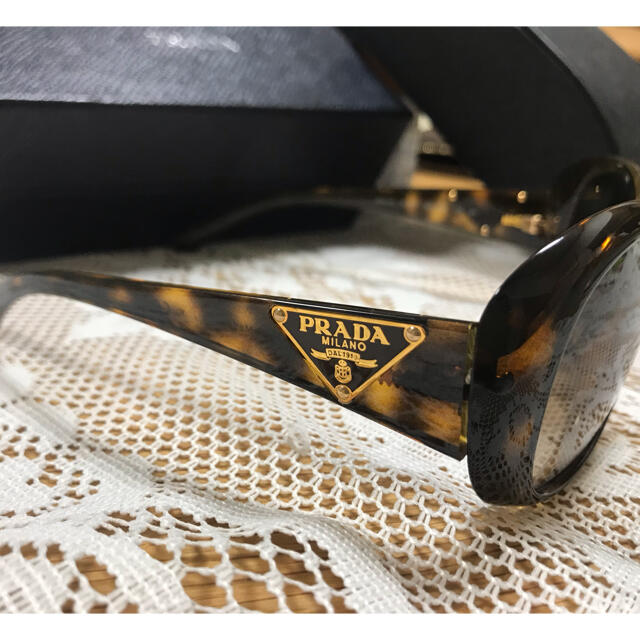 PRADA(プラダ)の【美品】PRADAレディースサングラス レディースのファッション小物(サングラス/メガネ)の商品写真