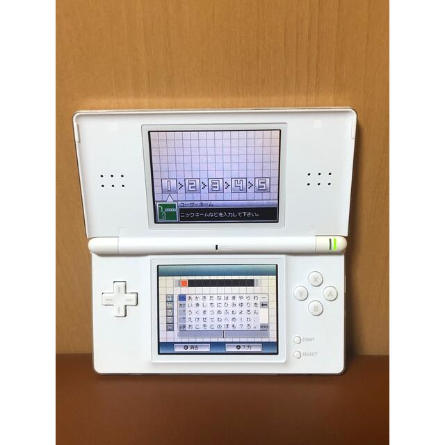 ニンテンドーDS(ニンテンドーDS)のニンテンドー DS Lite クリスタルホワイト セット エンタメ/ホビーのゲームソフト/ゲーム機本体(携帯用ゲーム機本体)の商品写真