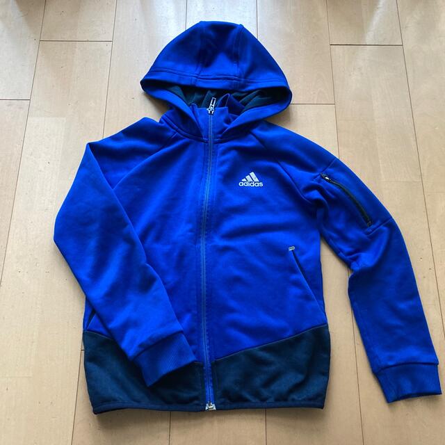 adidas(アディダス)のアディダス ジュニア フード付きパーカー  140 キッズ/ベビー/マタニティのキッズ服男の子用(90cm~)(ジャケット/上着)の商品写真