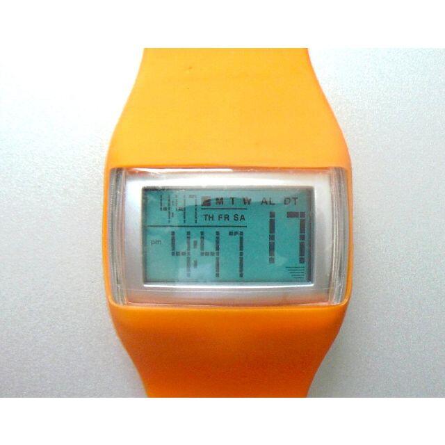 大型ラバー・タイプ腕時計(オレンジ) レディースのファッション小物(腕時計)の商品写真