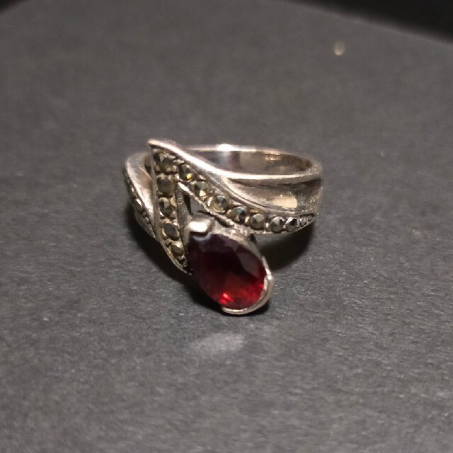 Red stone × marcasite vintage Ring