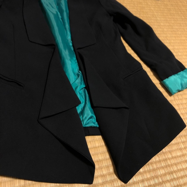 dholic(ディーホリック)のDHOLIC カラーライニングジャケット　ブラック　グリーン　新品未使用　韓国 レディースのジャケット/アウター(ノーカラージャケット)の商品写真