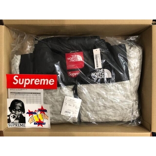 シュプリーム(Supreme)の【新品同様】Paper Print Nuptse Jacket【Small】(ダウンジャケット)