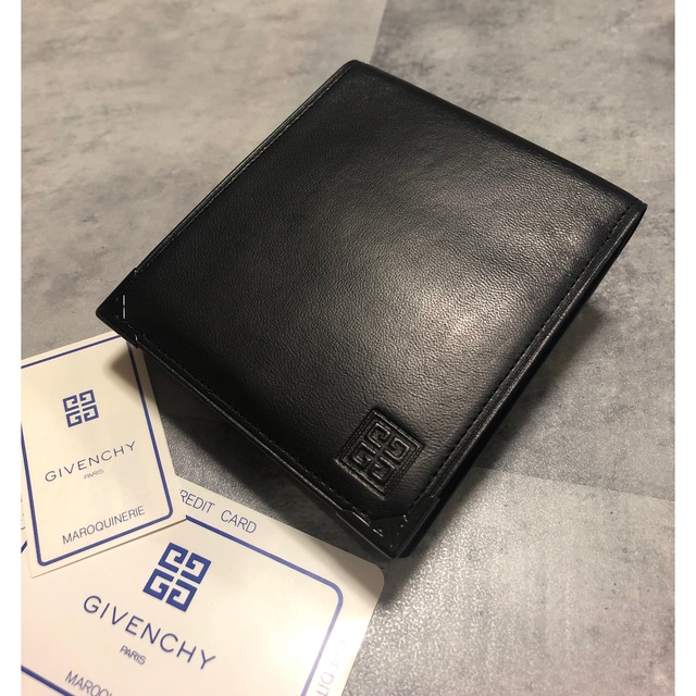 GIVENCHY 2つ折り財布 1