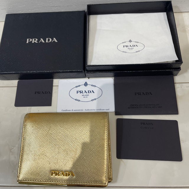 PRADA金運アップ財布