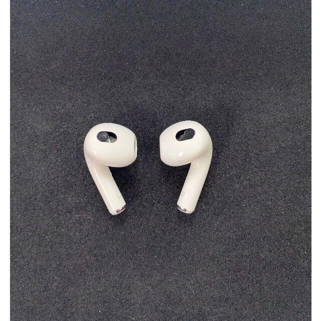 Apple(アップル)のAirPods 第3世代 MME73J/A  Apple 中古 美品 スマホ/家電/カメラのオーディオ機器(ヘッドフォン/イヤフォン)の商品写真