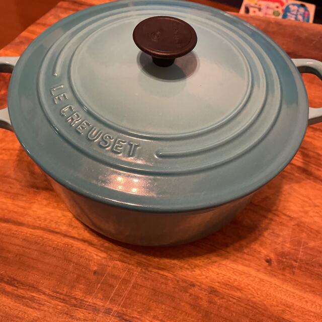 LE CREUSET(ルクルーゼ)のルクルーゼ　ココットロンド　カリビアンブルー　22 インテリア/住まい/日用品のキッチン/食器(鍋/フライパン)の商品写真