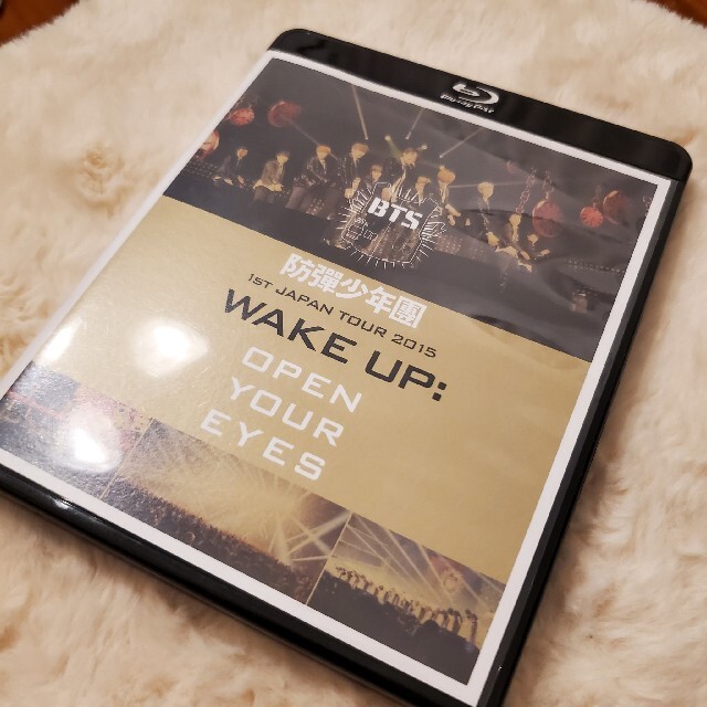 防弾少年団(BTS)(ボウダンショウネンダン)のWAKE UP OPEN YOUR EYES 　Blu-ray エンタメ/ホビーのDVD/ブルーレイ(ミュージック)の商品写真