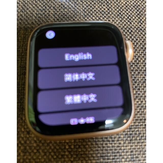 Apple Watch(アップルウォッチ)のApple Watch SE GPSモデル 40mm ゴールド MKQ03J/A スマホ/家電/カメラのスマートフォン/携帯電話(その他)の商品写真