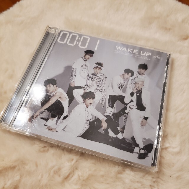 防弾少年団(BTS)(ボウダンショウネンダン)のWAKE UP  初回限定盤 エンタメ/ホビーのCD(K-POP/アジア)の商品写真
