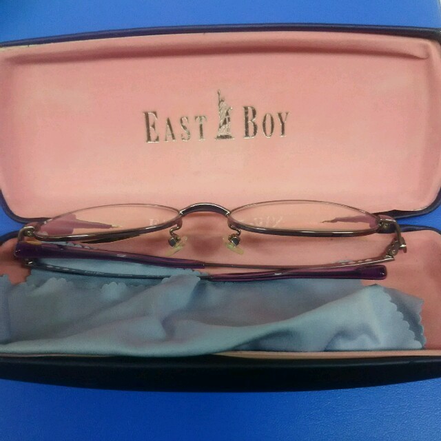 EASTBOY(イーストボーイ)のイーストボーイの眼鏡  ケースつき 即決前にご連絡を(^-^)ゝ゛ レディースのファッション小物(その他)の商品写真