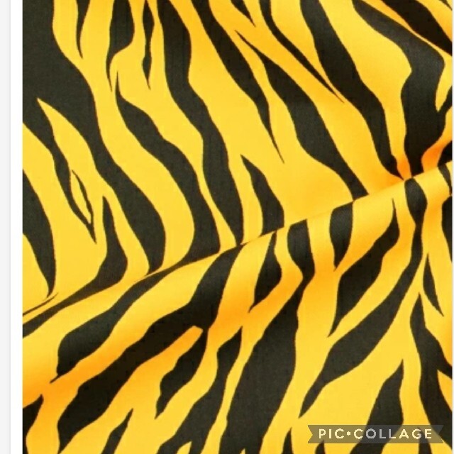 50cm タイガー＆ゼブラ柄生地  虎柄   ハンドメイドの素材/材料(生地/糸)の商品写真