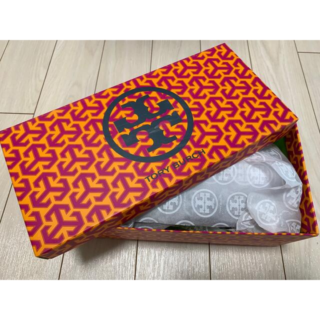 Tory Burch(トリーバーチ)のruru様専用　トリーバーチ/ フラットシューズ/ ロゴ金具付き レディースの靴/シューズ(バレエシューズ)の商品写真