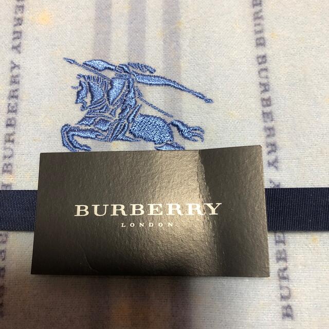 BURBERRY(バーバリー)のBurberryバーバリーのフラットシーツ140x 240保管汚れあり、綿起毛 インテリア/住まい/日用品の寝具(シーツ/カバー)の商品写真