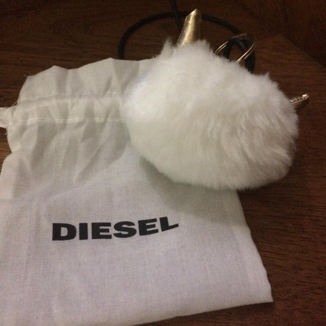 DIESEL(ディーゼル)のファーチャーム クリスマス限定 非売品★ ハンドメイドのファッション小物(バッグチャーム)の商品写真