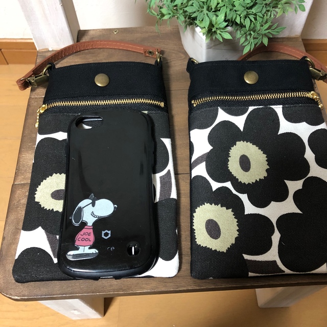 marimekko(マリメッコ)のmimi様　専用スマホケース　かわいい！　ハンドメイド　マリメッコ  ウニッコ ハンドメイドのファッション小物(ポーチ)の商品写真